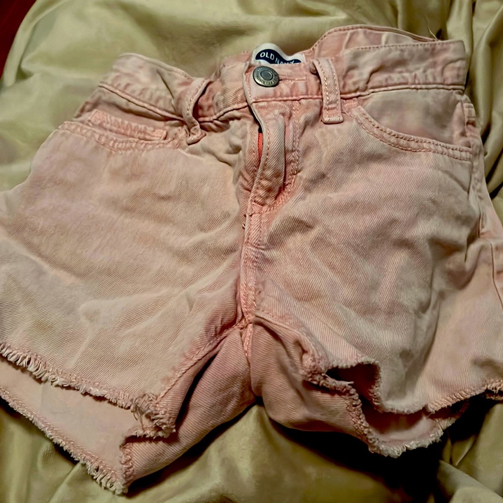 Old navy kid’s medium pink jean shorts